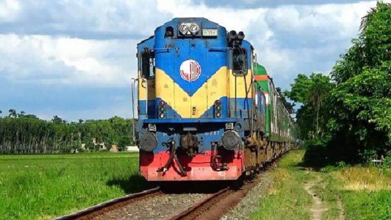 ট্রেনে ঈদের ফিরতি যাত্রা: ১৩ জুনের টিকিট মিলছে আজ